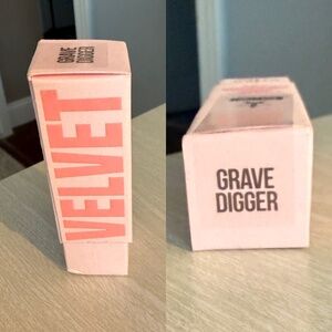 NIB Jeffree Star Velvet Trap Grave Digger